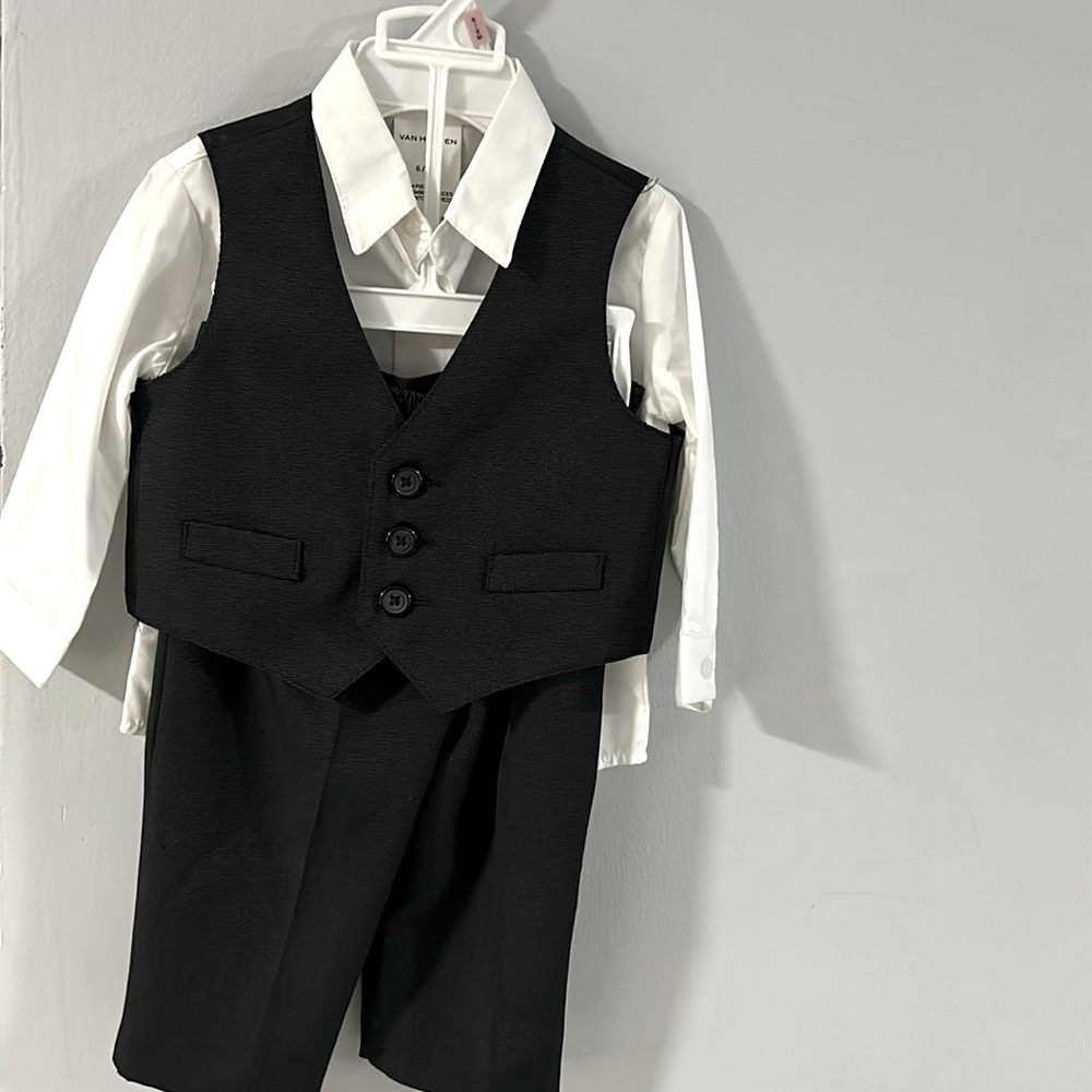 6/9 Mos Suit. It’s a 4 piece.